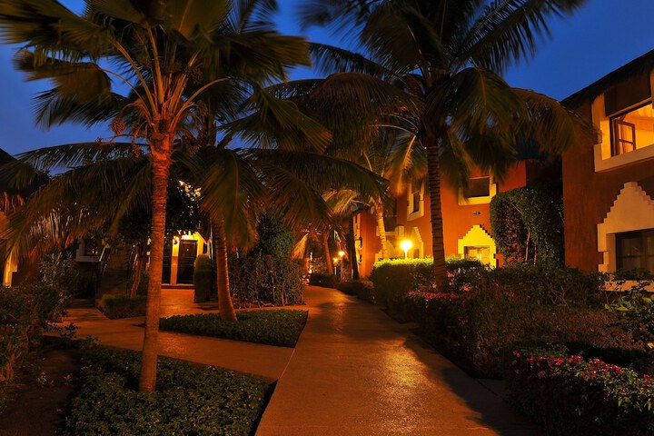 Hotel Exterior 63 of 68