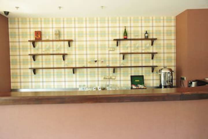 Lounge 76 of 93