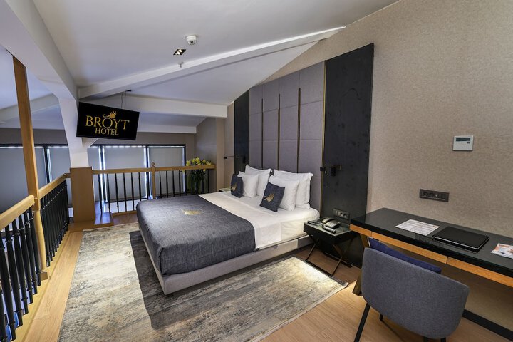Room 57 of 80