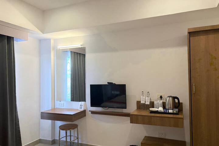 Room 9 of 28