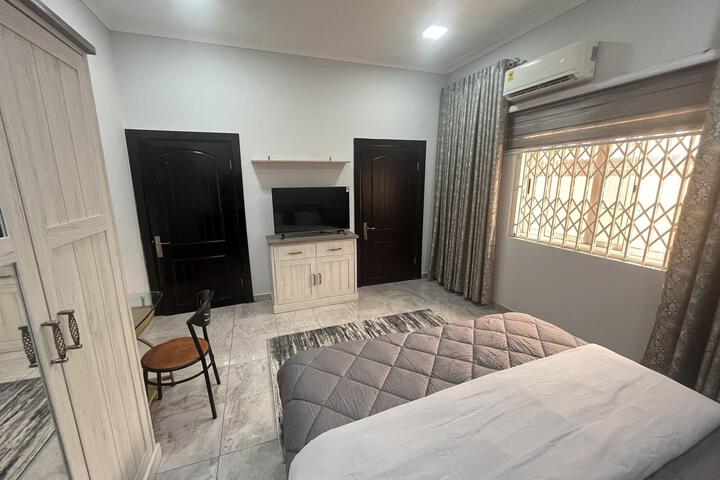 Room 18 of 28