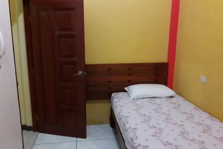 Room 6 of 11