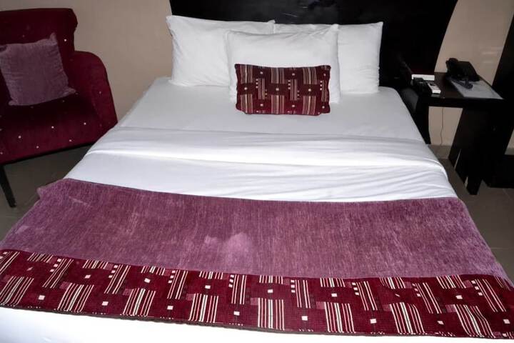 Room 9 of 17