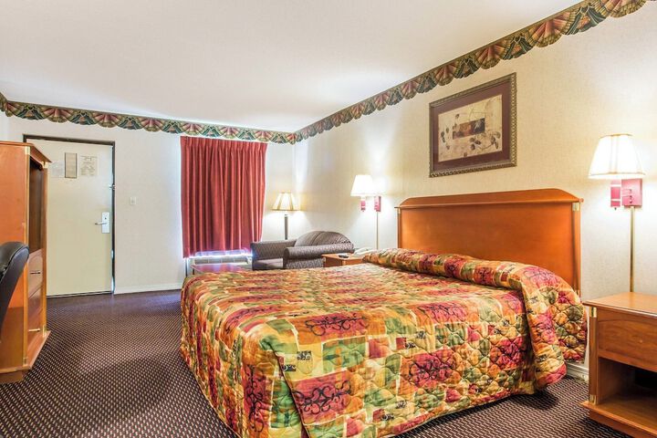 Room 9 of 28