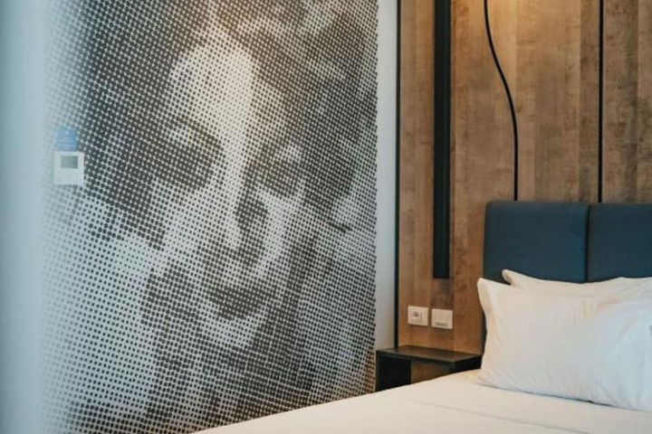 Room 9 of 44