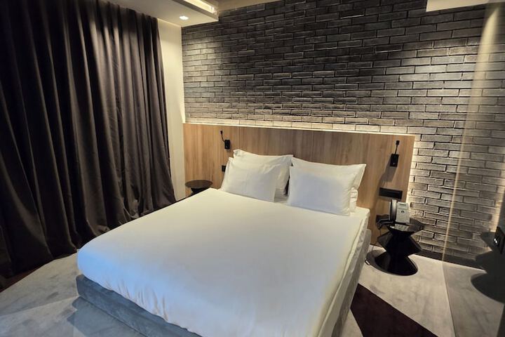 Room 21 of 46