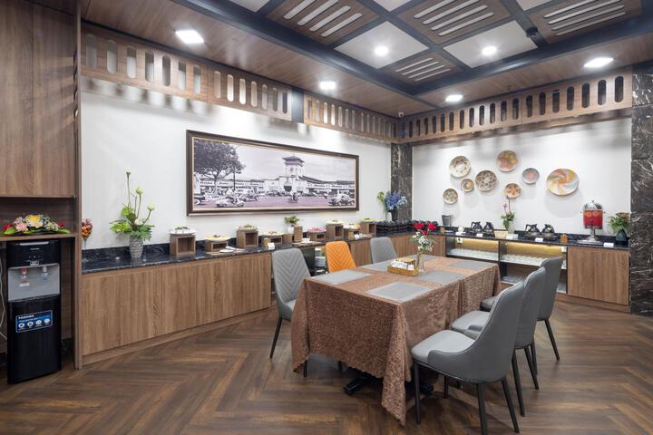 Dining Photos