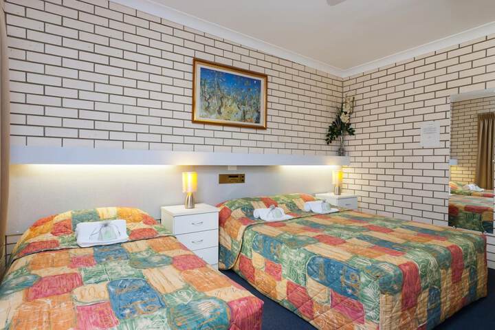 Room 10 of 43
