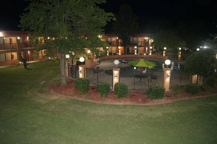 Hotel Exterior 71 of 101
