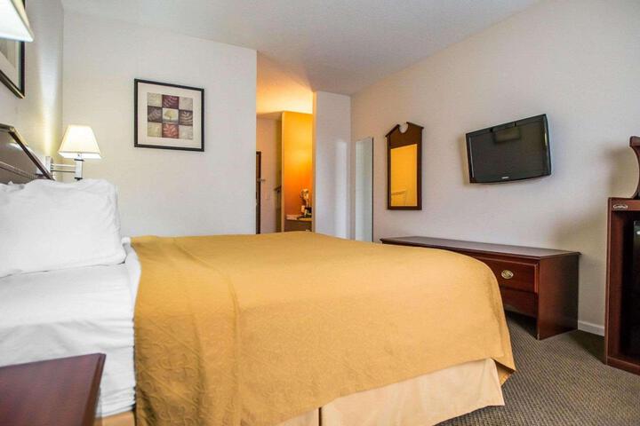 1 King Bed (5 of 14)