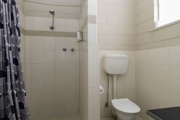 Room 33 of 48