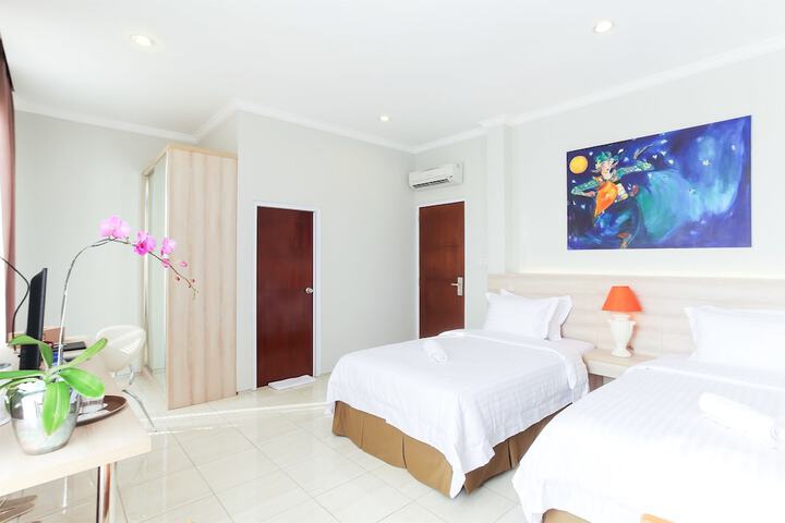 Room 10 of 31