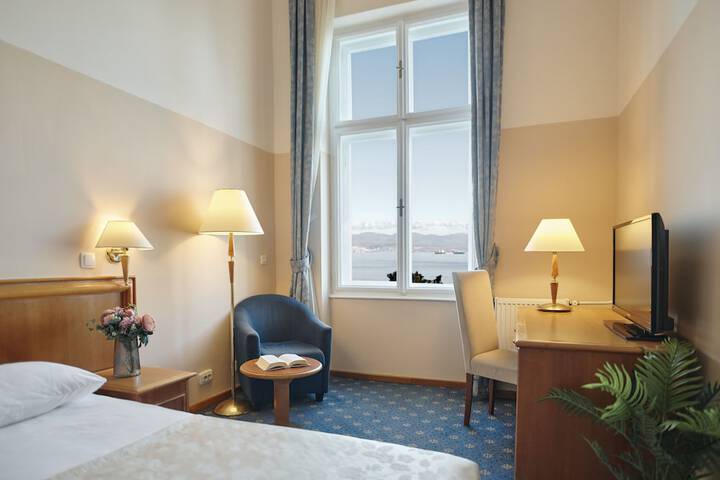 Room 21 of 107