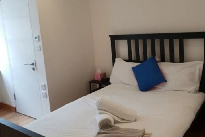 Room 8 of 9