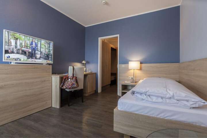 Room 10 of 36