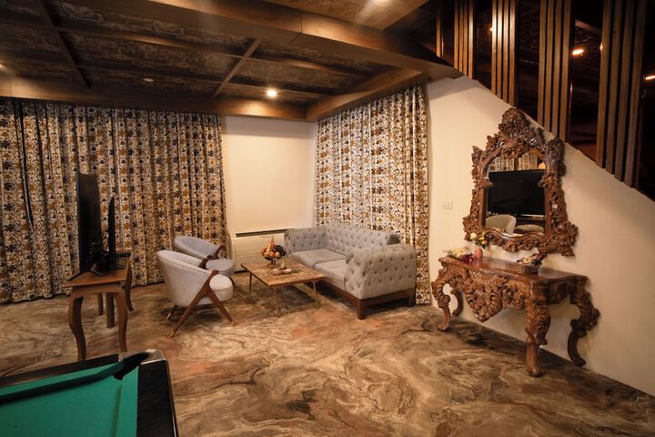 Room 16 of 35