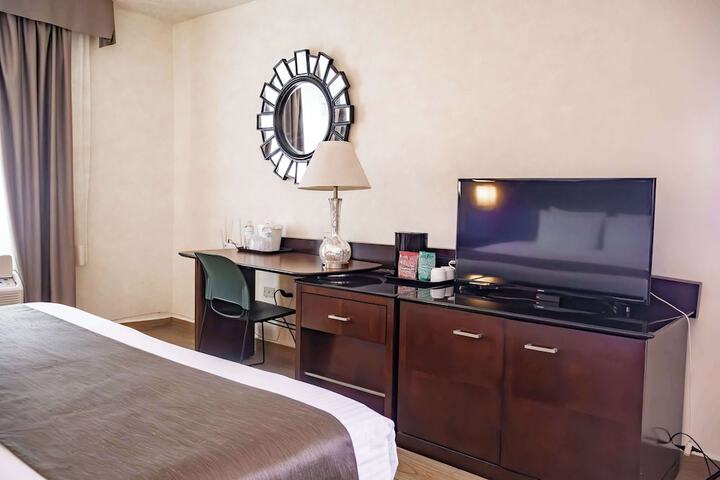 Room 17 of 102