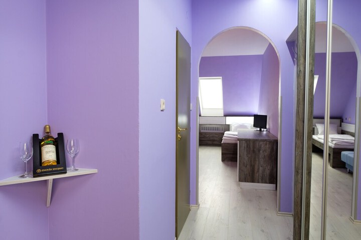 Room 15 of 99
