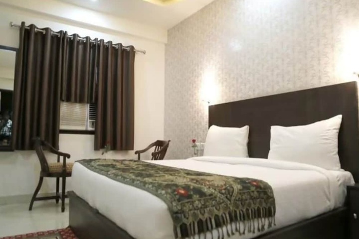 Room 7 of 25