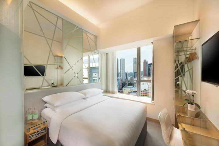 Room 14 of 28
