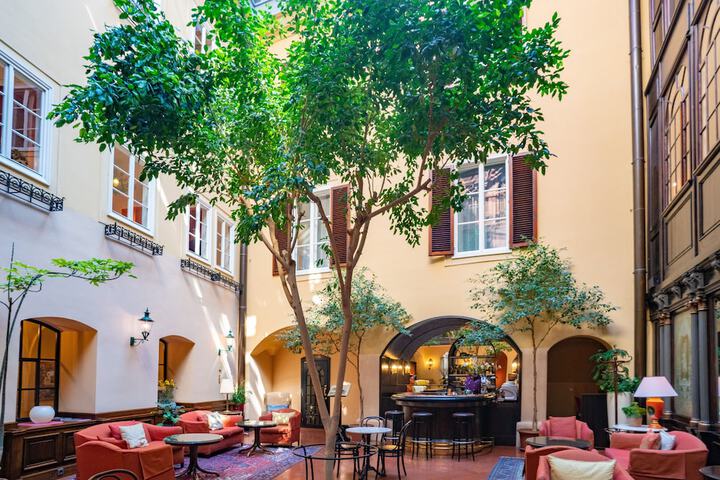 Entrance & Lobby