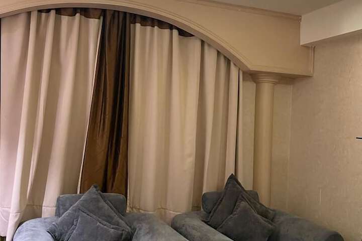 Room 9 of 14