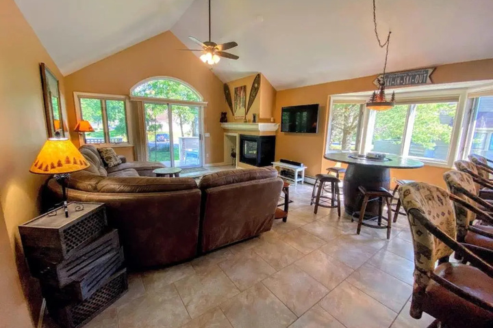 Photo of G5 WOW Stunning single level home next to golf course and Mt. Washington Hotel AC, skiing
