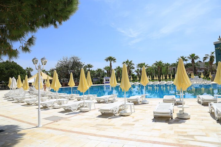 Hotel with Pool