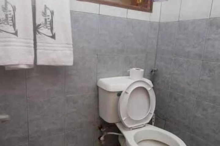 Room 9 of 18