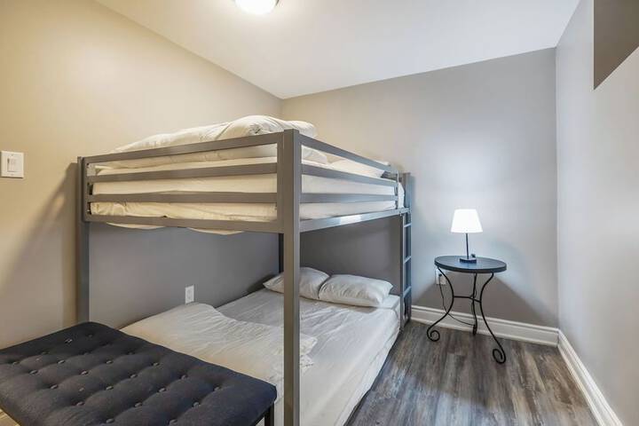 Room 6 of 42