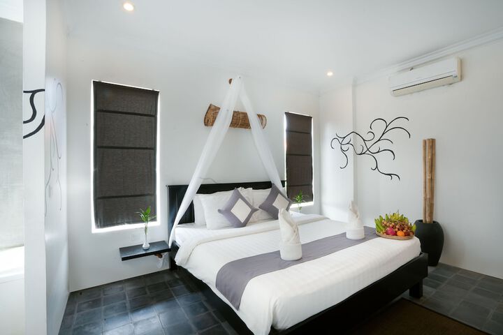 Room 7 of 90