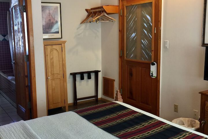 Room 28 of 82