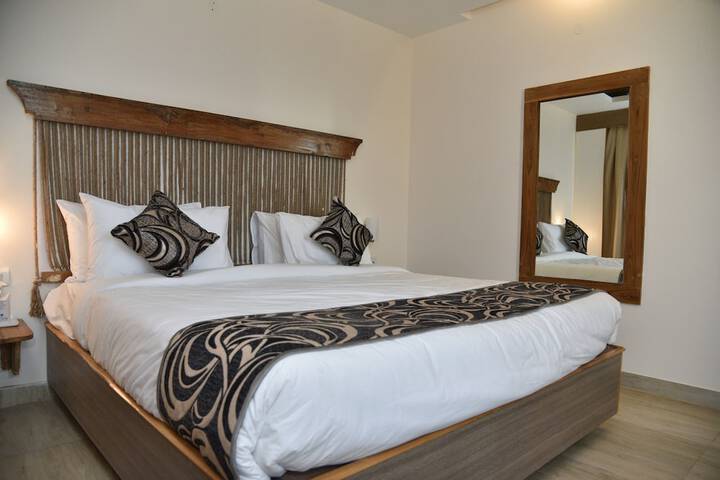 Room 4 of 20