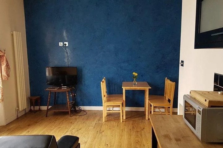 Room 4 of 42