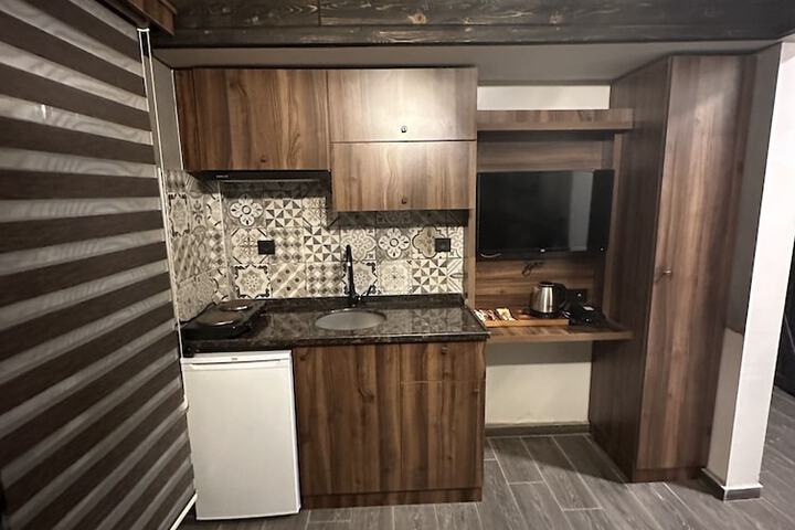 Room 14 of 76