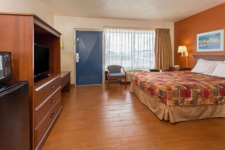 Room 3 of 18