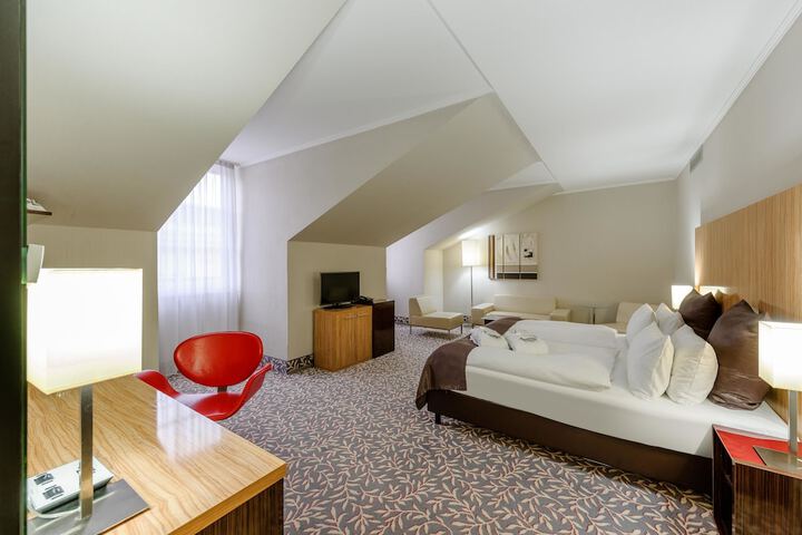 Room 4 of 81