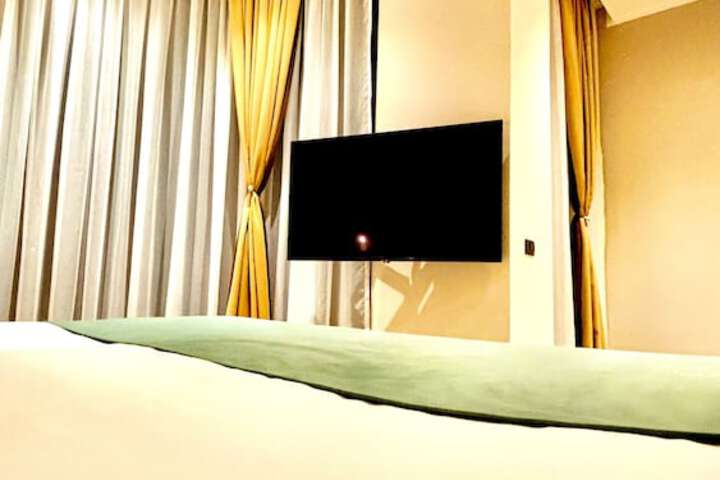 Room 11 of 79