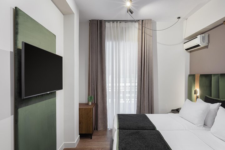 Room 37 of 122