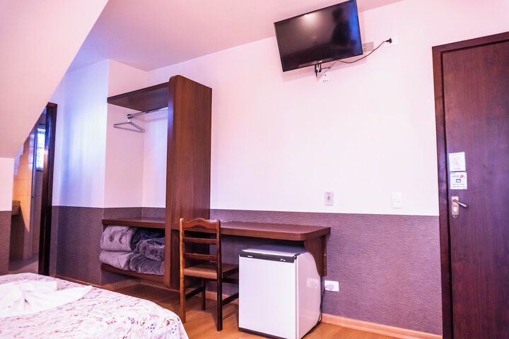 Room 42 of 181