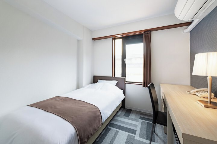 Room 3 of 10