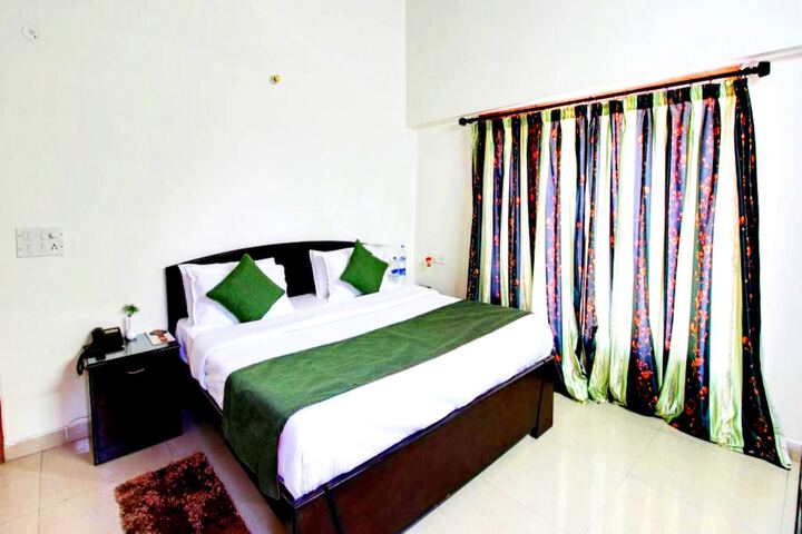 Room 4 of 10