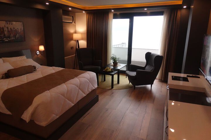 Room 4 of 15
