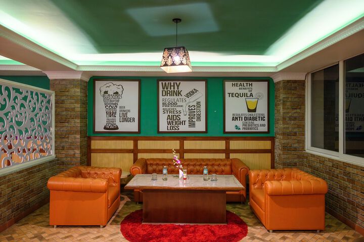 Lounge 49 of 70