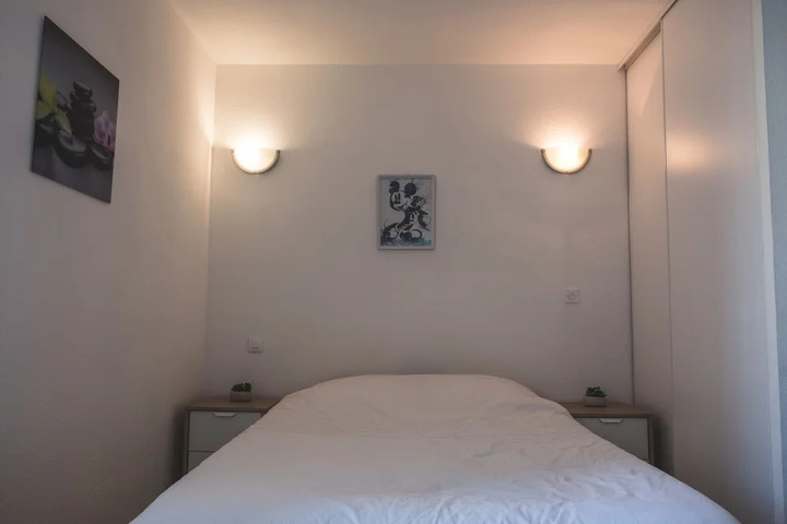 Room 3 of 10