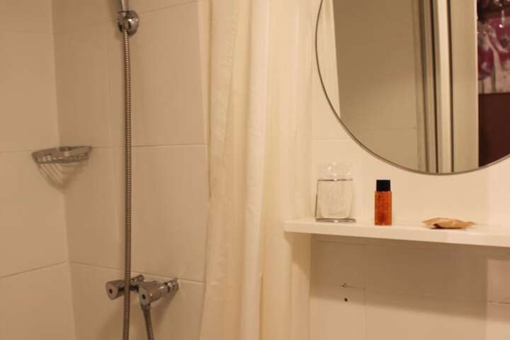 Room 32 of 44
