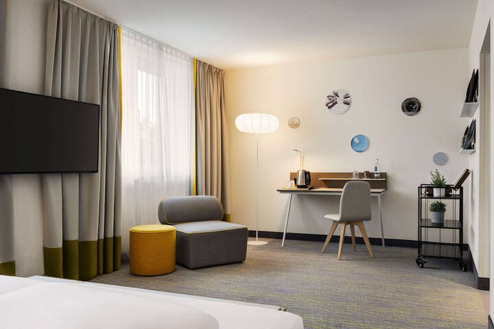 Room 27 of 77