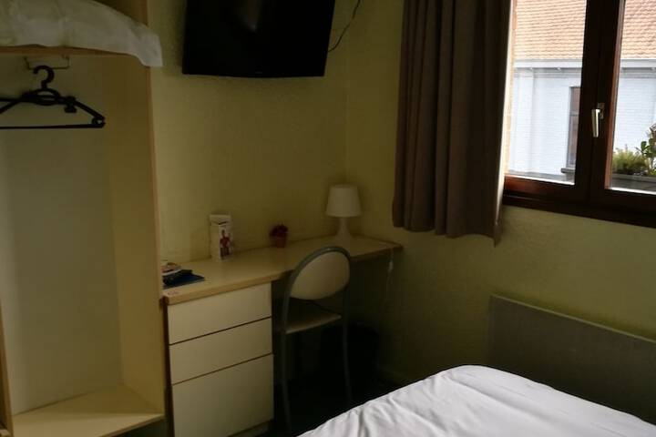 Room 10 of 51