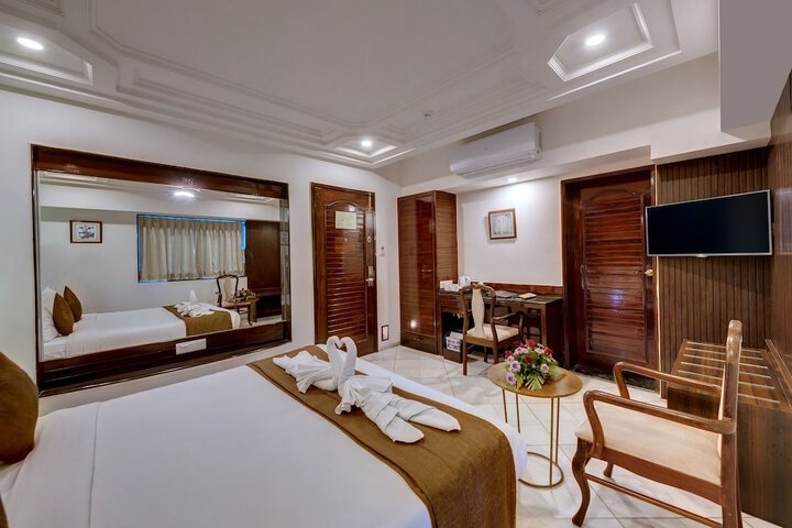 Room 10 of 19