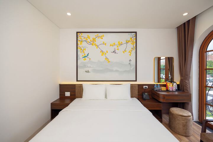 Room 17 of 27